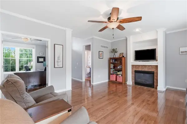 15462 S Hillside ST, Olathe, KS 66062