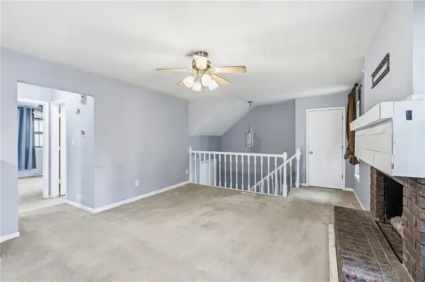 2811 NW 4th Street TER, Blue Springs, MO 64014