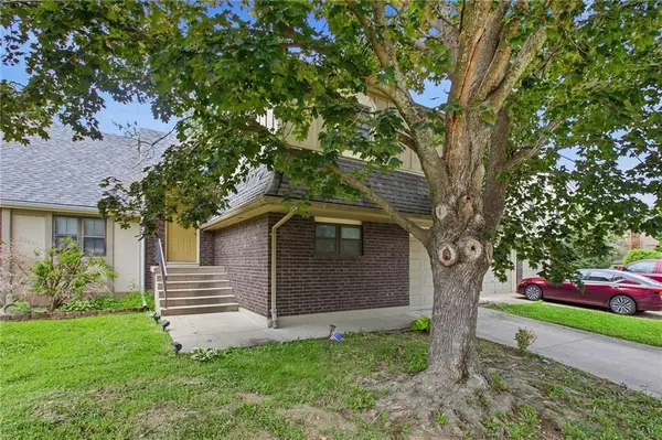 2811 NW 4th Street TER, Blue Springs, MO 64014