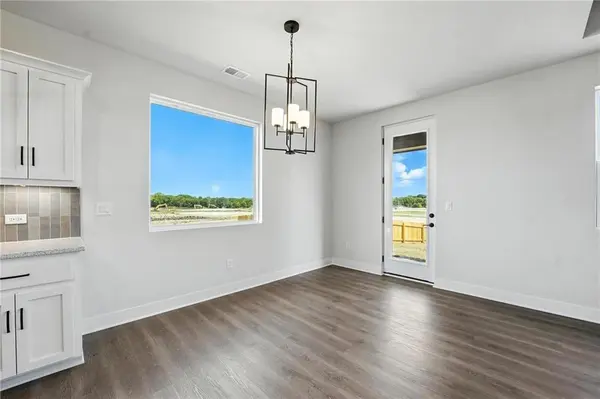 1415 N 163rd CIR, Basehor, KS 66007