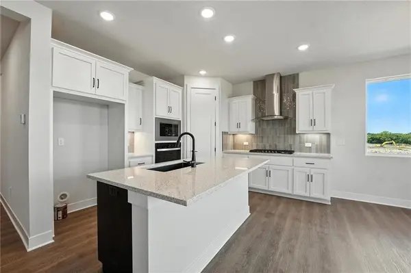 1415 N 163rd CIR, Basehor, KS 66007