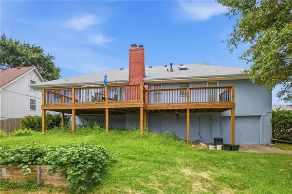 813 SW Foxtail DR, Grain Valley, MO 64029