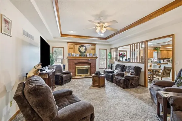 813 SW Foxtail DR, Grain Valley, MO 64029