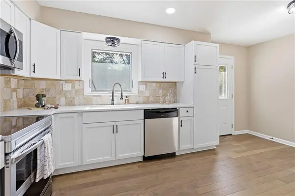1201 SW Mission PL, Lee's Summit, MO 64081