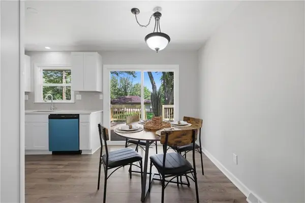 504 SW Persels RD, Lee's Summit, MO 64081