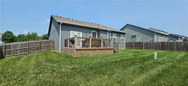 12432 Live Oak CIR, Peculiar, MO 64078