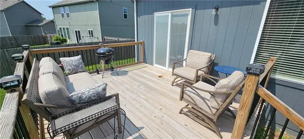 12432 Live Oak CIR, Peculiar, MO 64078