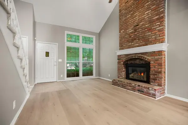10740 W 115th ST, Overland Park, KS 66210
