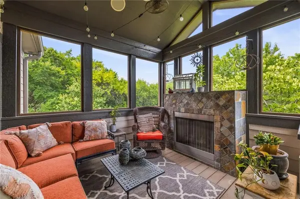 7435 Deer Ridge DR, Shawnee, KS 66227