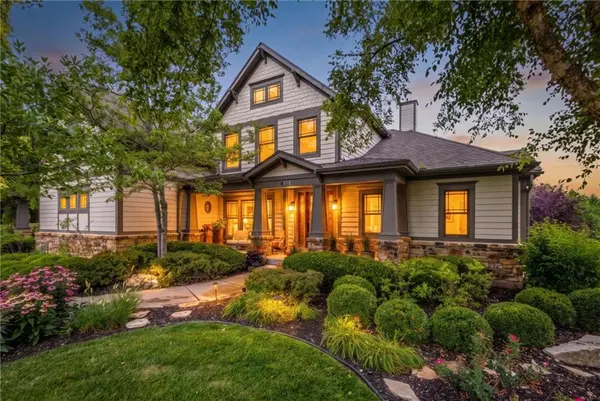 7435 Deer Ridge DR, Shawnee, KS 66227