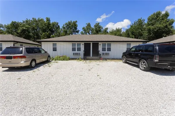 300 Oak ST, Freeman, MO 64746