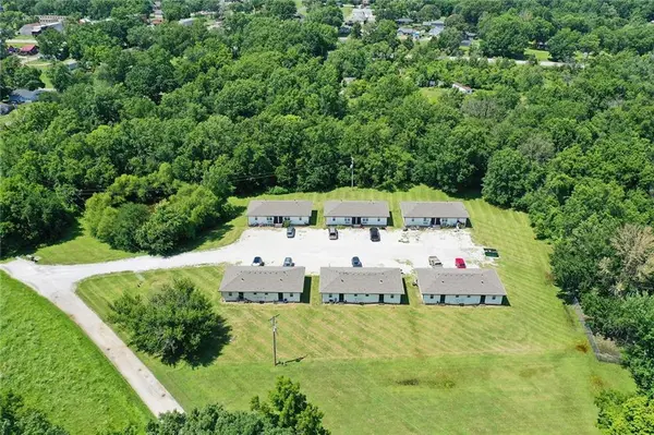 300 Oak ST, Freeman, MO 64746