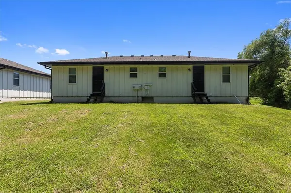 300 Oak ST, Freeman, MO 64746