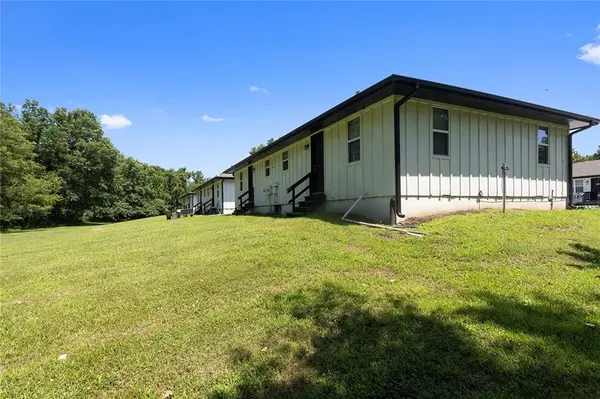 300 Oak ST, Freeman, MO 64746