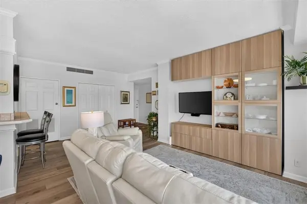 333 W Meyer BLVD #714, Kansas City, MO 64113