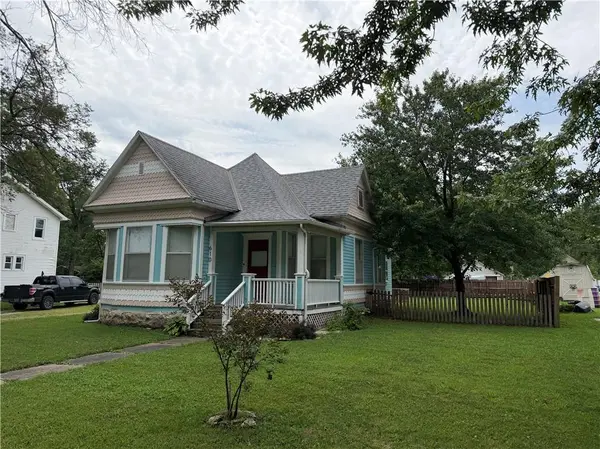 610 S Maple ST, Ottawa, KS 66067