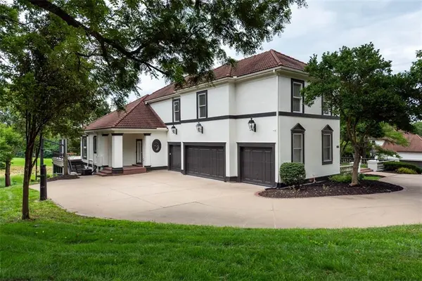 3109 W 118th ST, Leawood, KS 66211