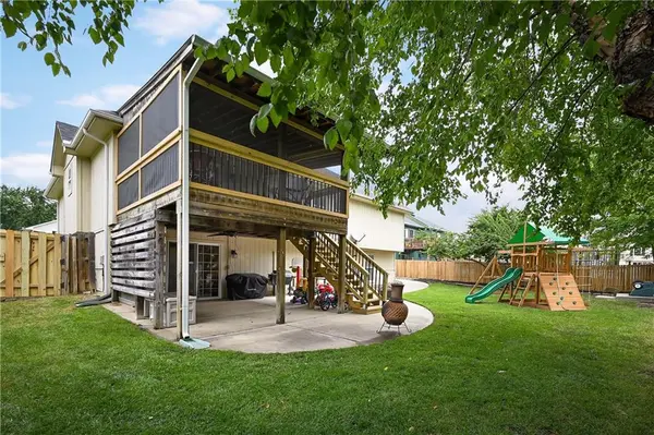 1603 Cove DR, Raymore, MO 64083