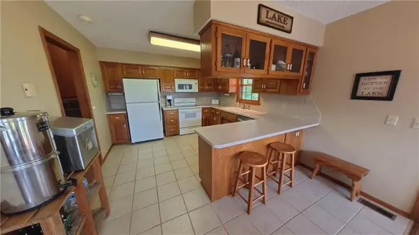 107 Lighthouse PT, Gallatin, MO 64640