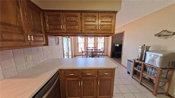 107 Lighthouse PT, Gallatin, MO 64640