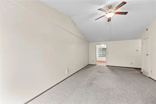 8143 Holmes RD #201, Kansas City, MO 64131