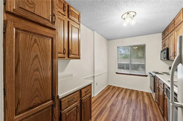 8143 Holmes RD #201, Kansas City, MO 64131