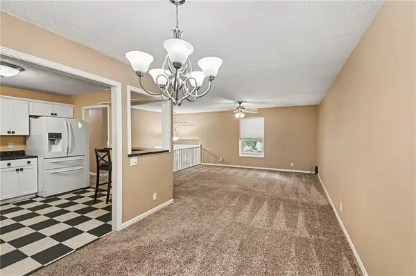 6112 Appaloosa LN, St Joseph, MO 64506