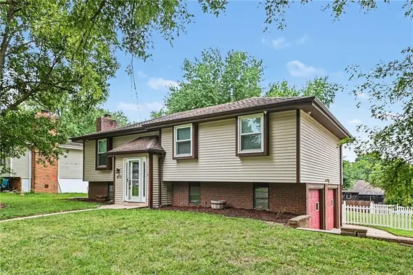 6112 Appaloosa LN, St Joseph, MO 64506