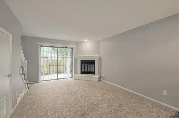 727 SW Liggett RD #B, Blue Springs, MO 64015