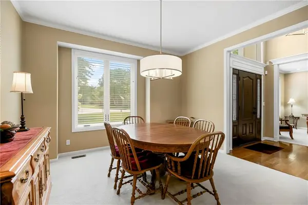 1824 Summit Valley DR, Lee's Summit, MO 64081