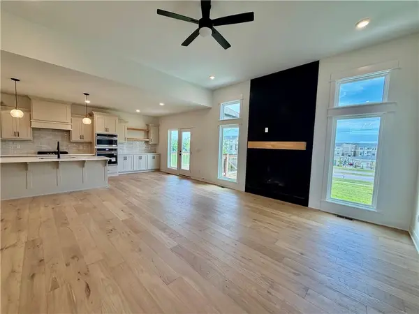 512 Skyview LN, Liberty, MO 64068