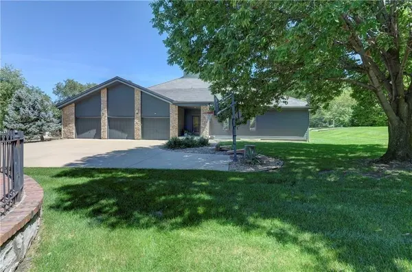 12639 Juniper CIR, Leawood, KS 66209