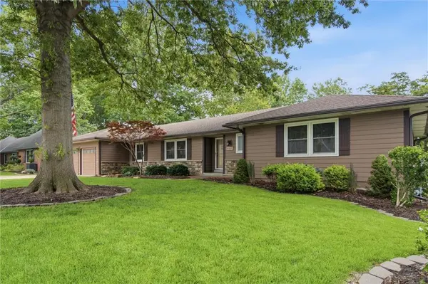 6901 W 101st TER, Overland Park, KS 66212