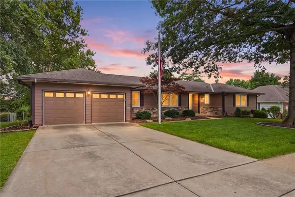 6901 W 101st TER, Overland Park, KS 66212