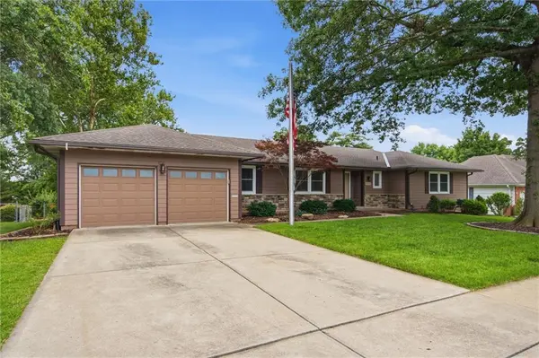 6901 W 101st TER, Overland Park, KS 66212