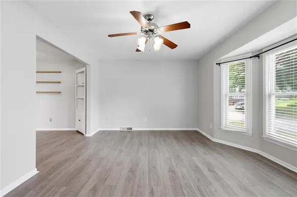 1104 SE Alice ST, Blue Springs, MO 64014
