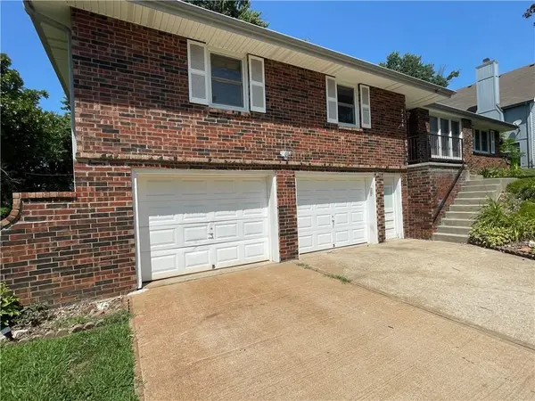 7724 NW Eastside DR, Weatherby Lake, MO 64152