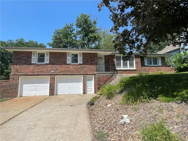 7724 NW Eastside DR, Weatherby Lake, MO 64152