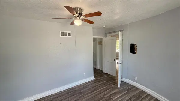 2500 E 42 ST, Kansas City, MO 64130