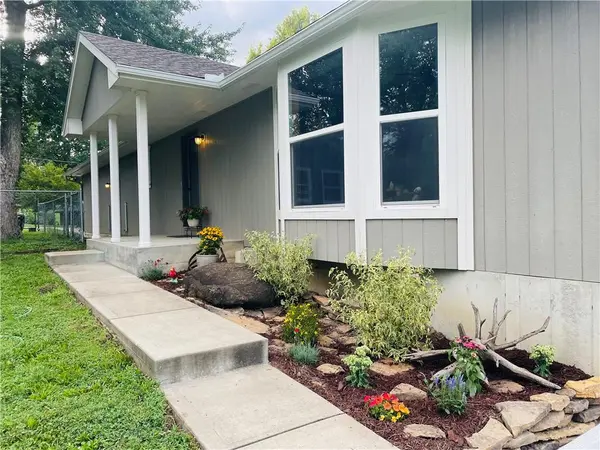 1832 Cleveland TER, Leavenworth, KS 66048