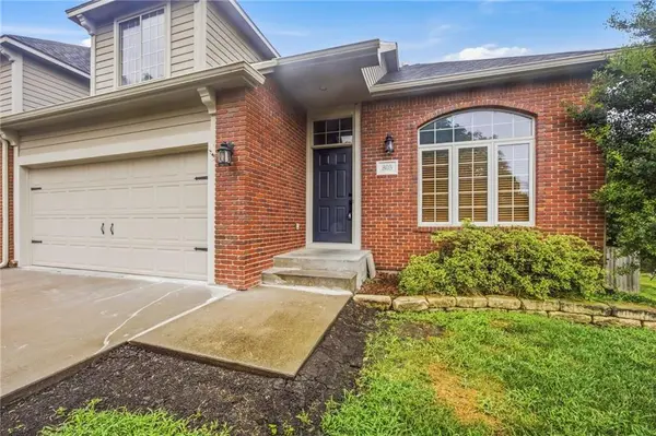 805 N Fieldstone DR, Lawrence, KS 66049