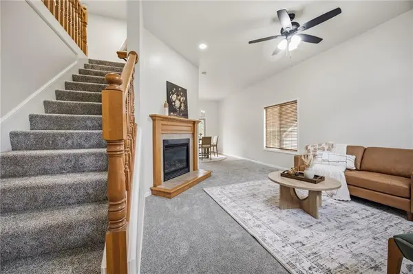 805 N Fieldstone DR, Lawrence, KS 66049