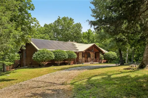 110 SE 1804P LN, Clinton, MO 64735