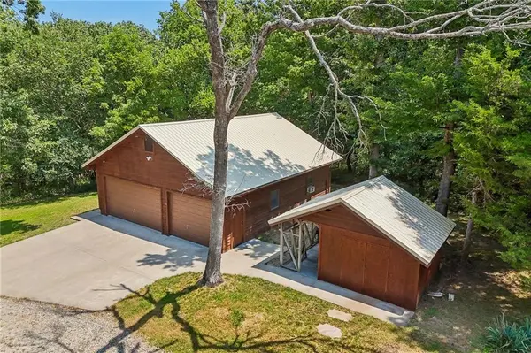 110 SE 1804P LN, Clinton, MO 64735
