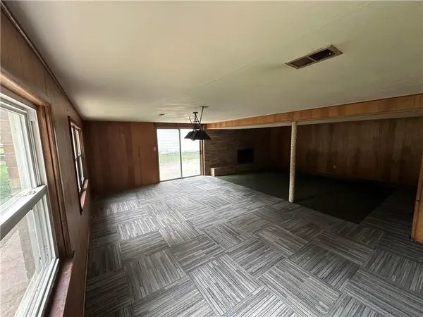 430 NW 58th ST, Kansas City, MO 64118