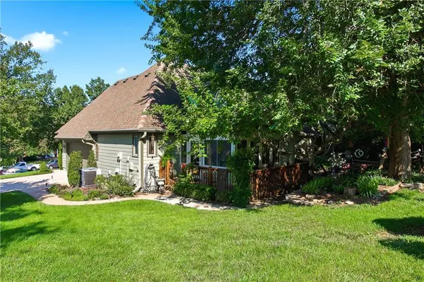 18502 W 114th ST, Olathe, KS 66061