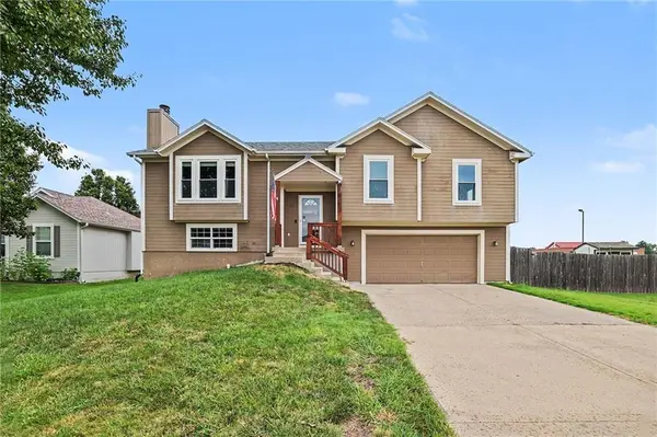 611 W 3rd TER, Wellsville, KS 66092