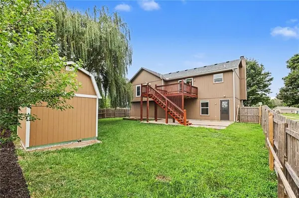 611 W 3rd TER, Wellsville, KS 66092