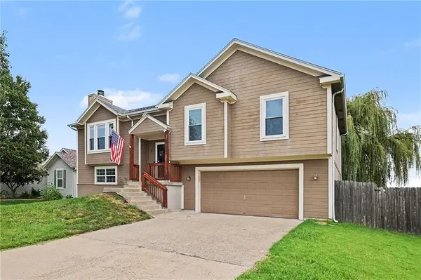 611 W 3rd TER, Wellsville, KS 66092