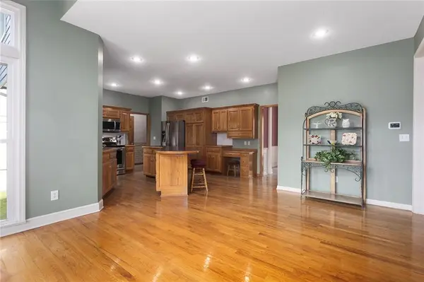 18360 W 116th ST, Olathe, KS 66061